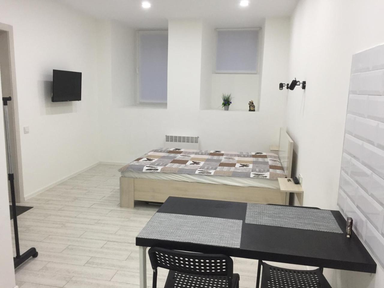 Small Underground Apartment At The Center Χερσών Εξωτερικό φωτογραφία